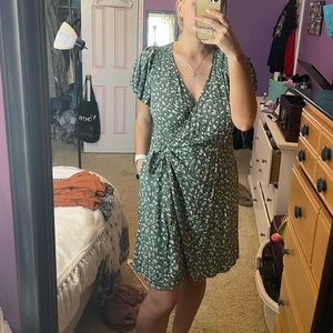 Floral tie dress with pockets!